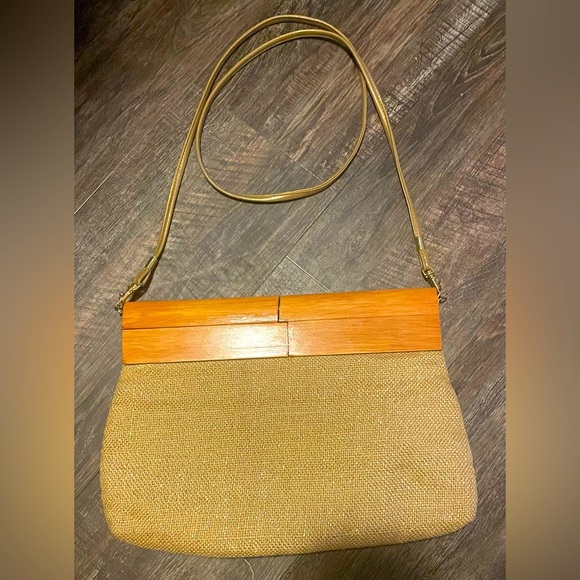 Saddle River Hand Bag Burlap Style Fabric w/Wooden Trim/Closure Gold undertone - Picture 3 of 4